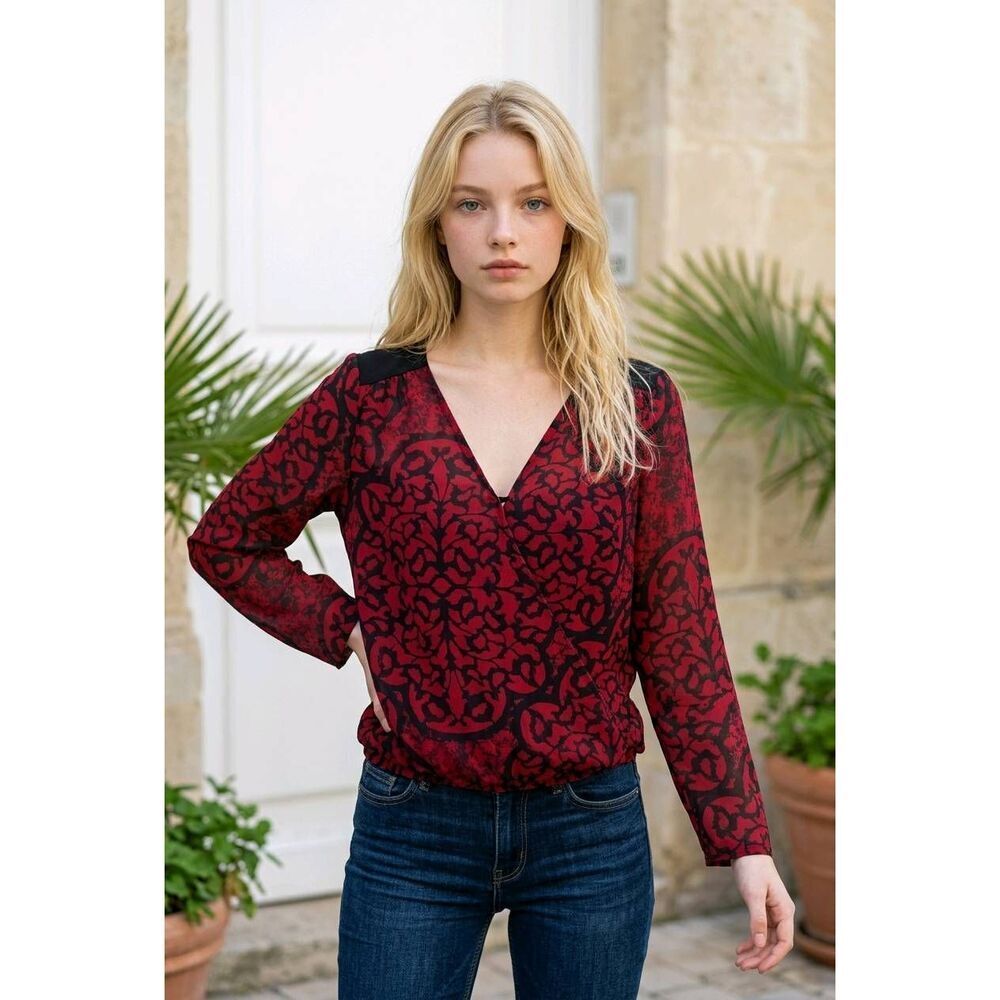 🔹️Maurices Red & Black Crisscross Front Adjustable Long Sleeve Top Large